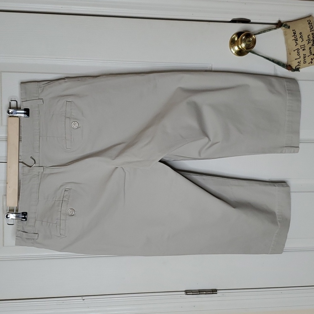 Lee just below the waist Capris - Picture 5 of 9